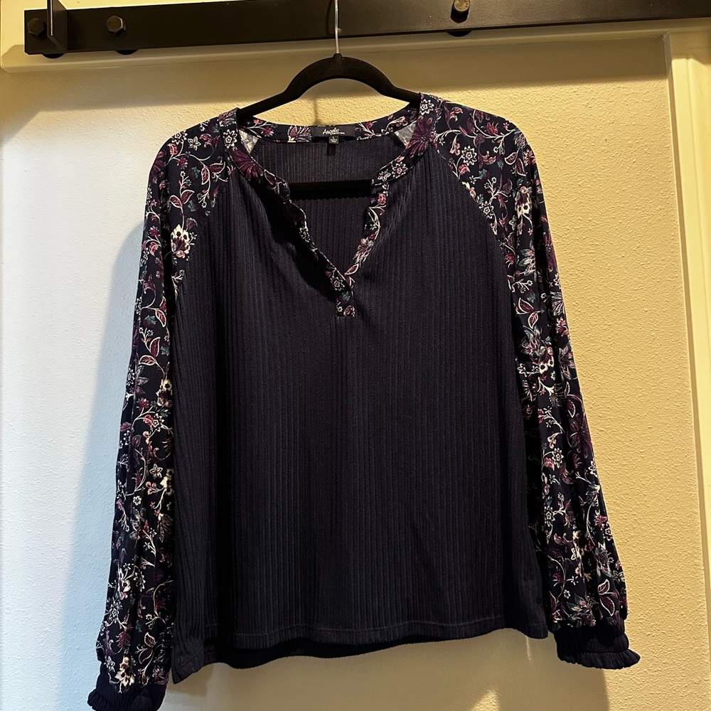 Forever Young Navy Floral Blouse
